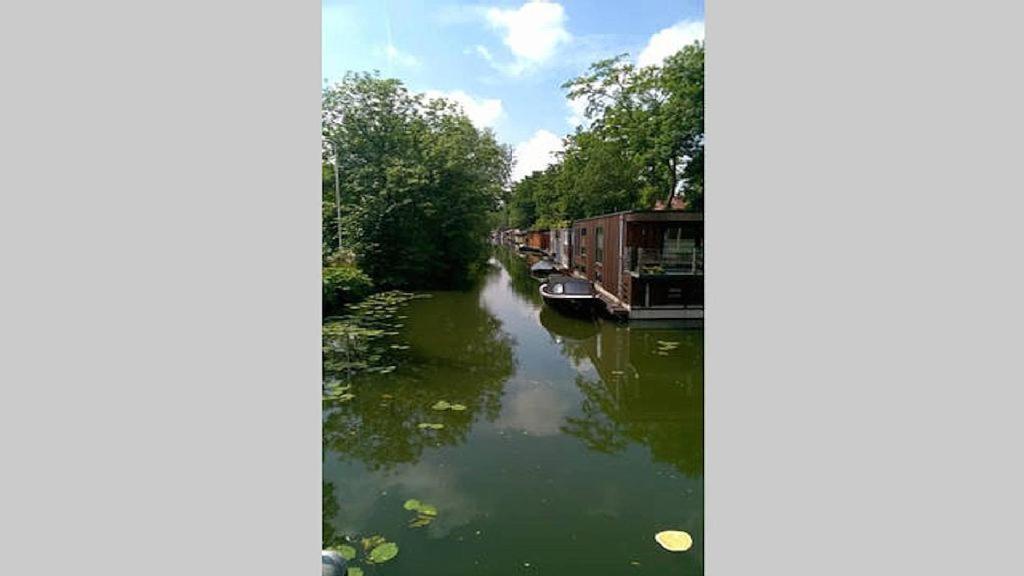 Benedenverdieping In Woonboot Met Tuinterras Utrecht Ngoại thất bức ảnh